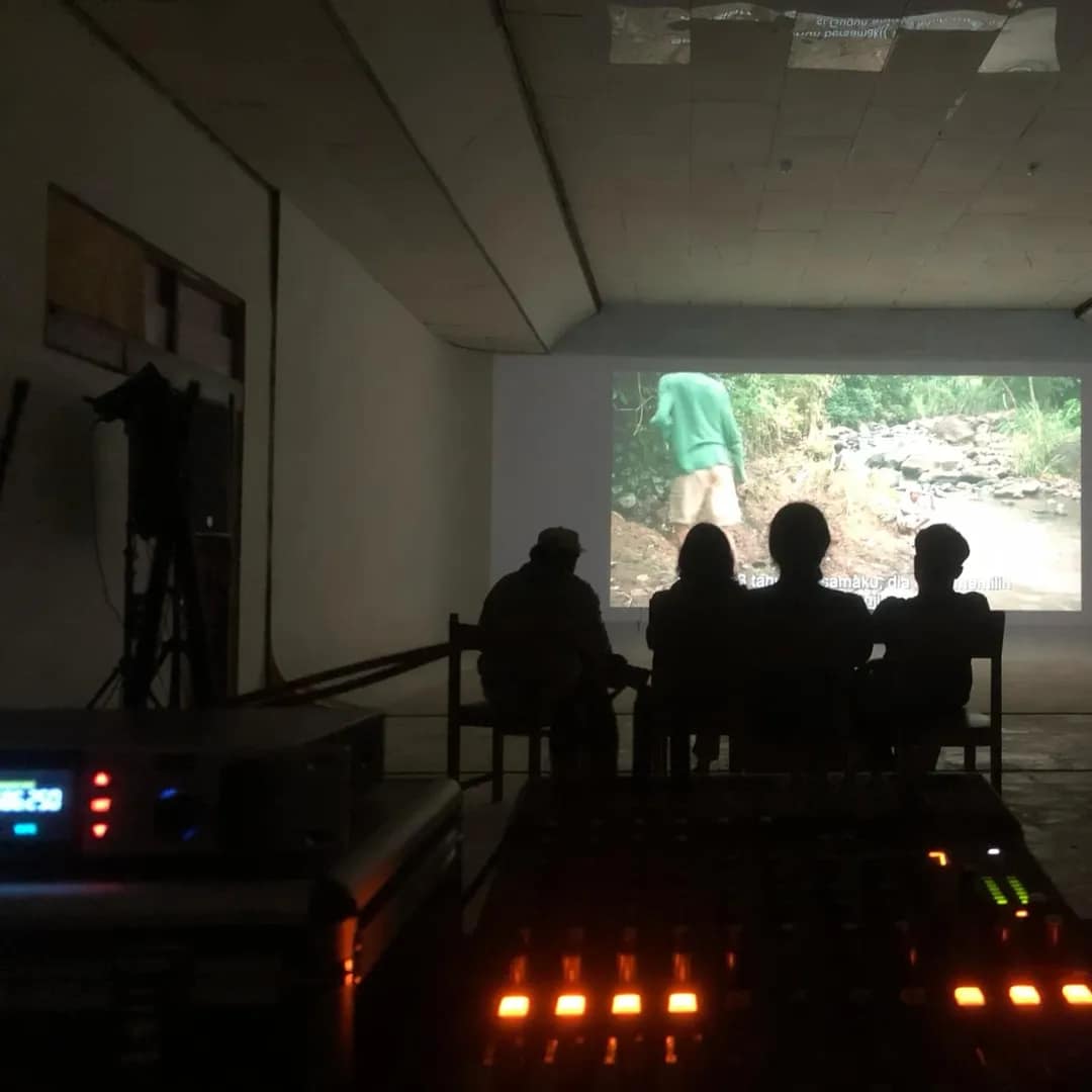 pemutaran dua film karya mas @agungjarkasih -The Fish That Lives in Water dan Bungkeuleukandan (1)